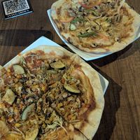 Pizza vegan (left), pizza vegetarian (right) at Inti Garden in Puerto Baquerizo Moreno
