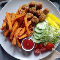 Nuggets mit Süßkartoffel Pommes at Bistro 269 in Vystrkov