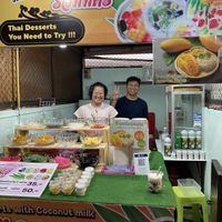 Die freundlichen Besitzerinnen  at Thai Desserts in Chiang Rai