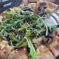 Fig and onion pizza with vegan mozzarella at Hairy Cow Brewing Company in Byron