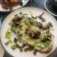 Avocado, béchamel (of types) sauce, toasted pecans, vegan cheese - scrumptious   at Osom in Madrid