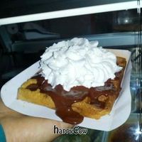 vegan waffle at Green Break Vegan Shop in Madrid