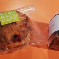 Mango coconut muffin and chocolate cookies at Kick Back Cafe in Tokyo
