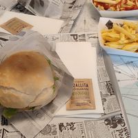Burguer y patatas at O Aviador Burgers in Ourense