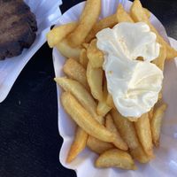 Pommes mit veganer Mayo und vegane Frikadelle  at Böckels Beste - Kiosk in Cologne
