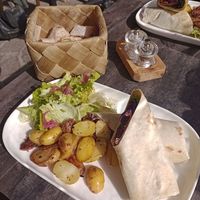 Vegan wrap and roast potatoes at Déli Schuss in La Clusaz
