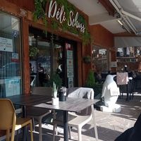 Outside seating at Déli Schuss in La Clusaz