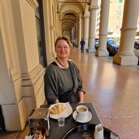 Vegan breakfast and outdoor seating at Elements Bistrot in Bologna