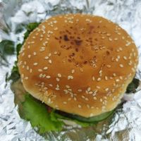 Hamburguesa de lentejas muy buena at Pez Vegano in Mexico City