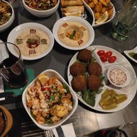 Falafel, gefüllte Weinblätter und frittierter Blumenkohl at Le Cédre  in Konstanz