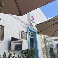 Outside, in the pretty courtyard surrounded by plants and paintings😄 at Monaladona in Guadalajara