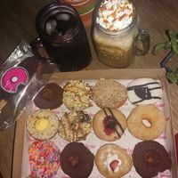 Café, más frapuchino más donitas más paleta. 😋 at Monaladona in Guadalajara