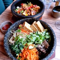 2 vegan dishes tofo bibimbap and spicy chichuan tofu at Bowls in Bruges