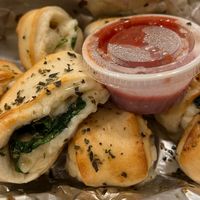 Veggie knots with vegan cheese and no butter at Pizza Donisi in Louisville
