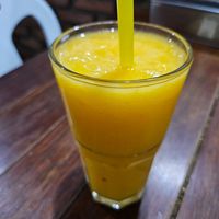 Mango smoothie at Momos Samsen in Bangkok