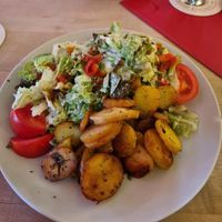 Bauernsalat mit Bratkartoffeln (ohne Mozzarella) at früh bis spät in Trier
