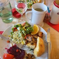Mushroom, baked potatoes & salad at früh bis spät in Trier