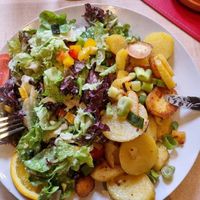 Brauhaussalat & Bratkartoffeln at früh bis spät in Trier