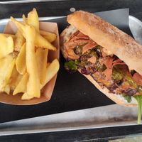 "if you don't know" with regular fries at Urban Gorillas - Vegan Revolution in Dusseldorf