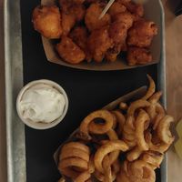Cauliflower wings and curly fries with aioli at Urban Gorillas - Vegan Revolution in Dusseldorf