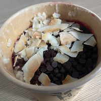 Vegan oatmeal with coconut, berry sauce and vegan chocolate chips.    at Haferkater - Hbf Essen in Essen
