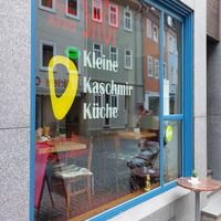 inside tables are right at the shop window, so you can watch people passing by (pedestrian area) at Kleine Kaschmir Küche in Fulda