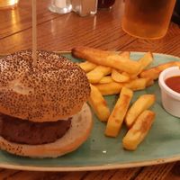 Vegan Moving Mountains (viene con salsas y queso vegano, pero yo la pedí solo con las verduras) at Windmill Inn in York