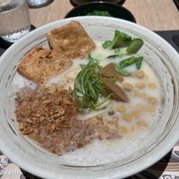 Ramen vegan con tofu fritto, ceci, cipolla fritta ( io ho fatto togliere il mais e l’olio aromatizzato)   at Hot Ramen in Ravenna