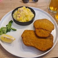 Wiener Schnitzel mit Erdäpfelsalat at Das Delicious in Vienna