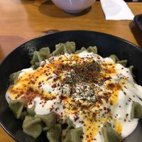 A normal portion (white bowl) and a big portion (black bowl)  at MANTI love in Hannover