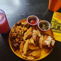 Me encantó. Mi primera en vez en Colombia y descubrir este lugar de comida criolla vegana fue toda una experiencia 🫶🏼 at María Candela  in Bogota