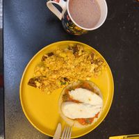 Tofus Rancheiros com Arepa, e chocolate com leite vegetal at María Candela  in Bogota