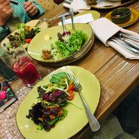 Crunchy avocado salad, avocado & mango salad at Cafe Imbir - Ginger in Kyiv