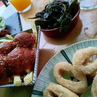 Mega leckeres, komplett veganes Essen 💚 Super freundlicher Service 🙏 Muchas gracias 🙌 at La Vegana Taperia Playa in Torre Del Mar