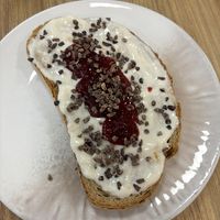 Tostada con yogur y crema de fresas y nibs de cacao  at Arrecende Café in Vigo