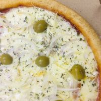 CEBOLLITA
Cebolla cruda, olivas verdes, orégano, oliva. La masa la elegis vos: 100% trigo orgánico o tradicional 000 seleccionada. at Ahora Pizza in Cordoba