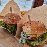 Crispy Chick'n Burger & Classy BBQ Burger at VEG'D - Vegan Burgers - P-Berg in Berlin
