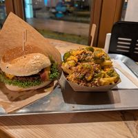 Bacon BBQ & Chili Cheeze Fries at VEG'D - Vegan Burgers - P-Berg in Berlin