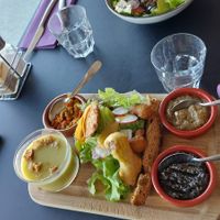 Tabla de aperitivos vegana at Café LASCAUX in Montignac-lascaux