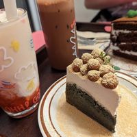 Mugwort and chocolate cake, chocolate and strawberry milk at Cafe ohh good thing - 오굳띵 in Busan