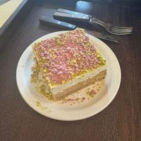 Berry pistachio cake at Cafe ohh good thing - 오굳띵 in Busan