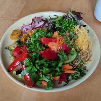 Jeden Tag kann man sich leckeren Salat zusammenstellen. at Naturhaus Lehnwieser in Ramsau Am Dachstein