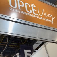 I had the chance to meet the products during the VEGFEST in São Paulo - nbougjt the whole lot of their yummy cheese   at ÓPCÊVeg - Queijos Veganos  in Belo Horizonte