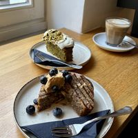 Bananenbrot und Pistanzienkuchen  at Hi Kalle in Bochum