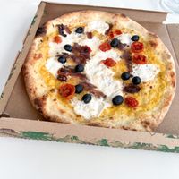 Pizza Mitica & Vegan Mozzarella  at Zia Pizza in Peschiera Del Garda