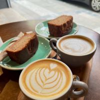 Perfect coffee with oat milk and great vegan banana bread in Pionero Coffee Roasters at Pionero Coffee Roasters in Oviedo