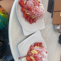 Erdbeer Spagetti Eis - vegan (ohne Sahne, mit Kokosraspeln, vegane Eis Spaghetti) :).   at Eiscafe Da Marco in Nittenau