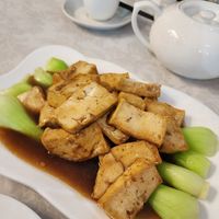 Tofu with abalone sauce (can substitute for vegan sauce) at Barilla Dumplings 百味饺子酒楼 in Auckland