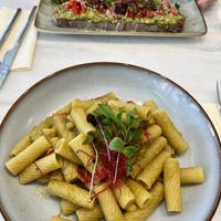Avocado Stulle und wöchentliches Lunch-Gericht Avocado Pasta  at GuMo in Karlsruhe