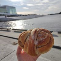 Skillingsbulle at Godt Brød Munch Brygge in Oslo